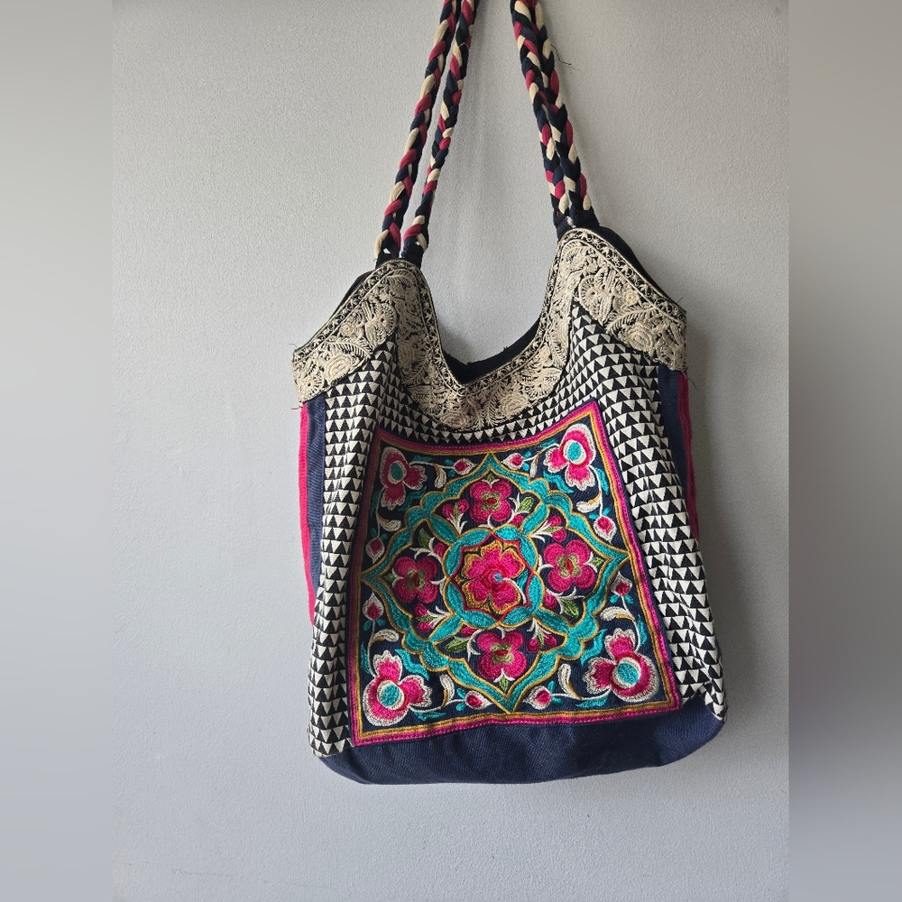 Vintage Khaadi Embroidered Colorful Handbag - Picture 2 of 10